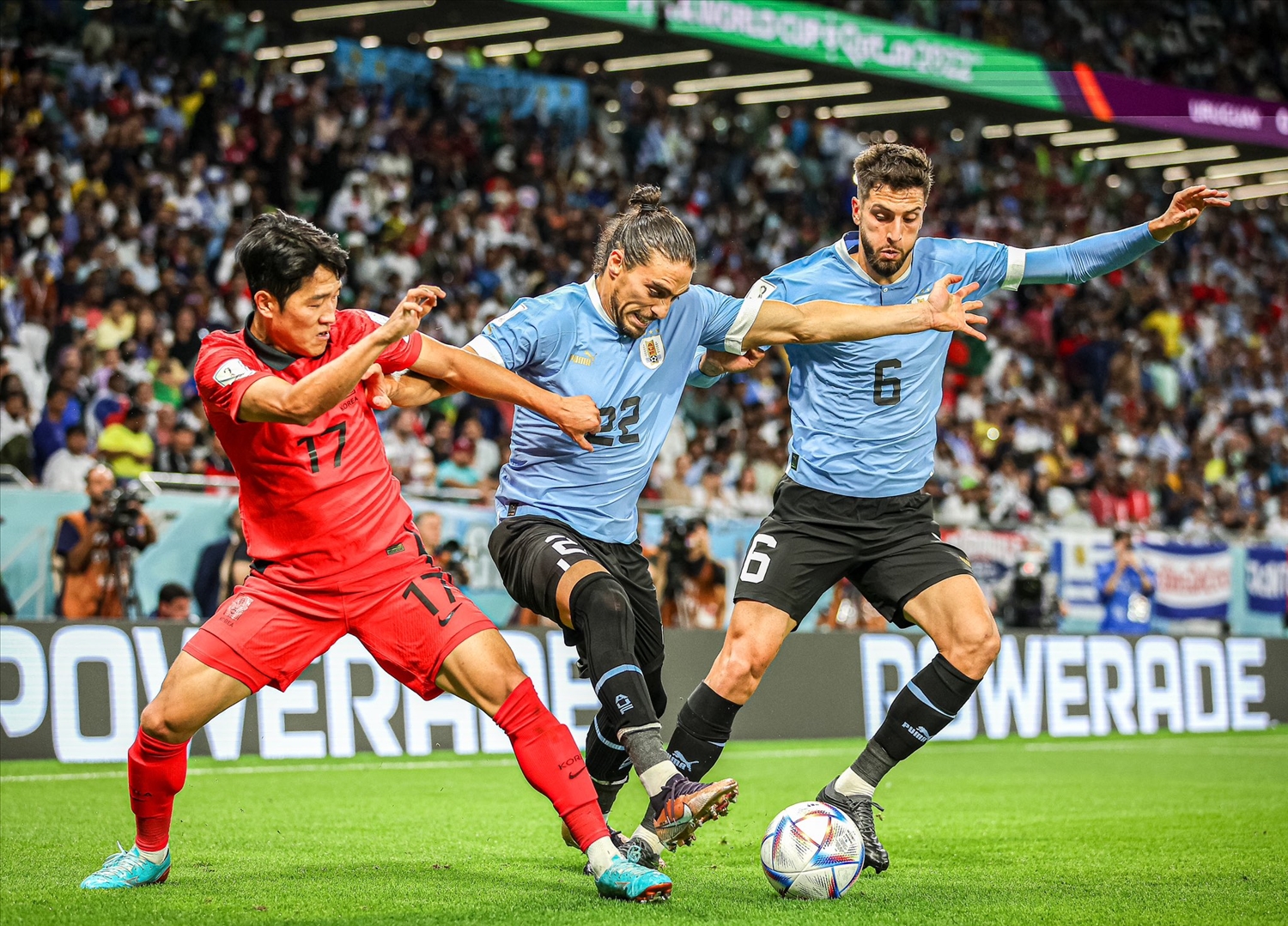 Hàn Quốc hòa Uruguay trong trận mở màn bảng H (Ảnh AUF)