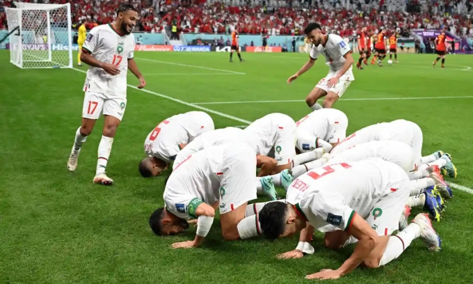 Các cầu thủ Morocco ăn mừng bàn thắng. (Ảnh Internet)