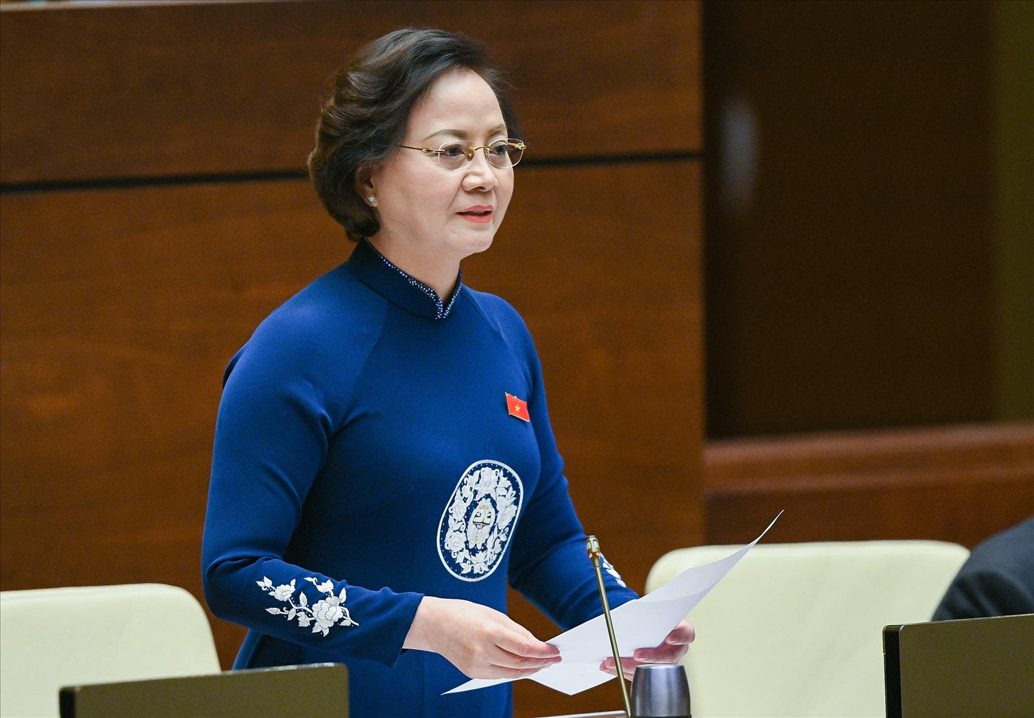 Bộ trưởng Bộ Nội Vụ Phạm Thị Thanh Trà trả lời chất vấn