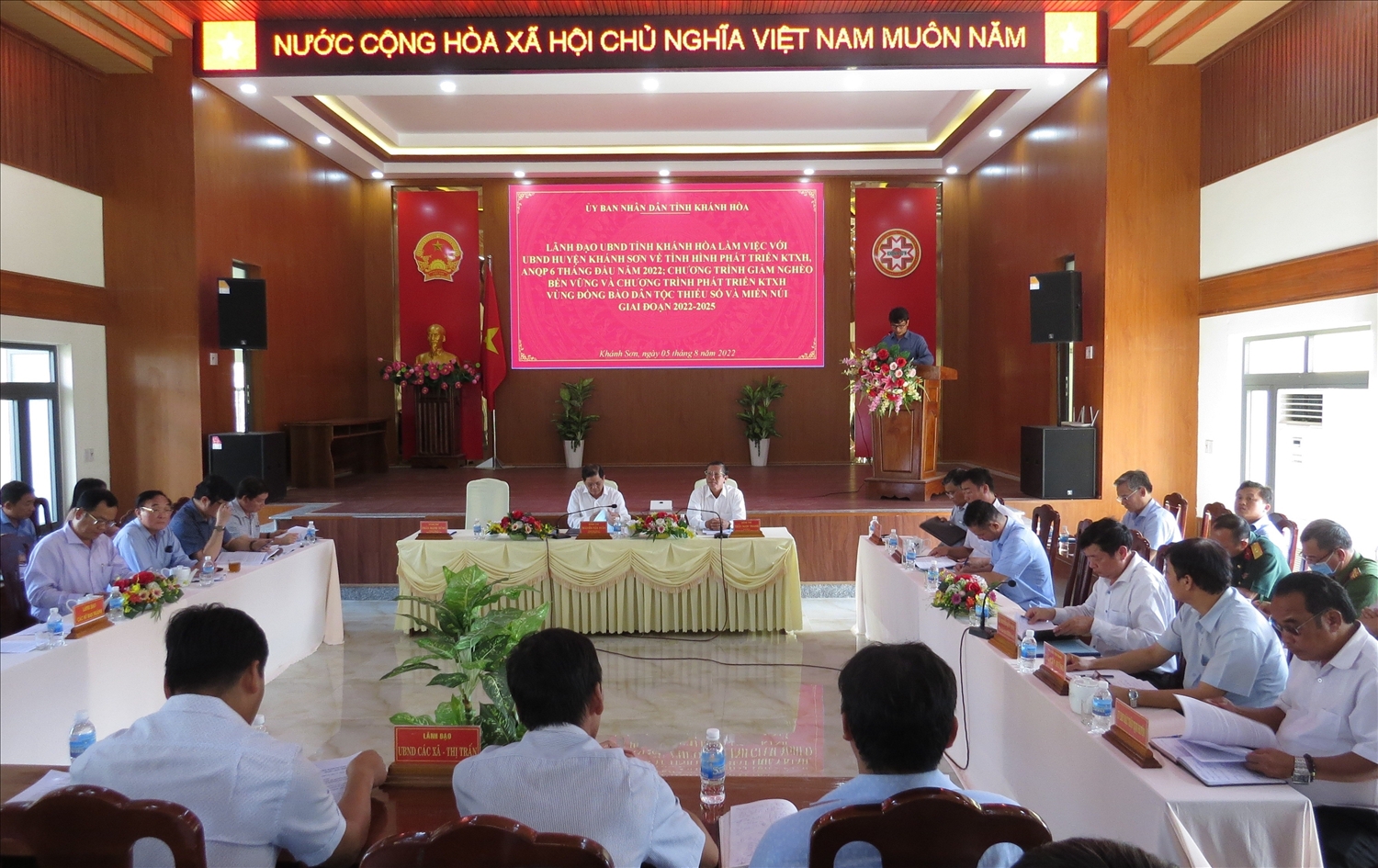 Chủ tịch UBND tỉnh Nguyễn Tấn Tuân làm việc với huyện Khánh Sơn ngày 5/8/2022