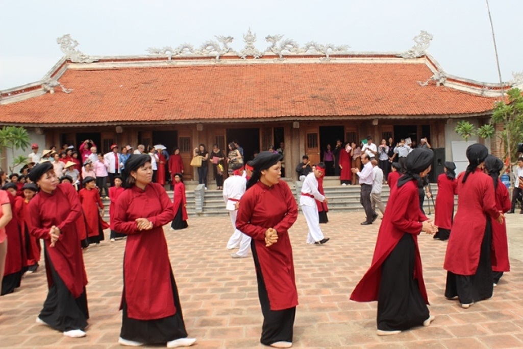 Hát Xoan Phú Thọ trở thành di sản đầu tiên được UNESCO đưa ra khỏi Danh sách Di sản văn hoá phi vật thể cần bảo vệ khẩn cấp năm 2017, sau đó ghi danh vào Danh sách Di sản văn hoá phi vật thể đại diện của nhân loại.