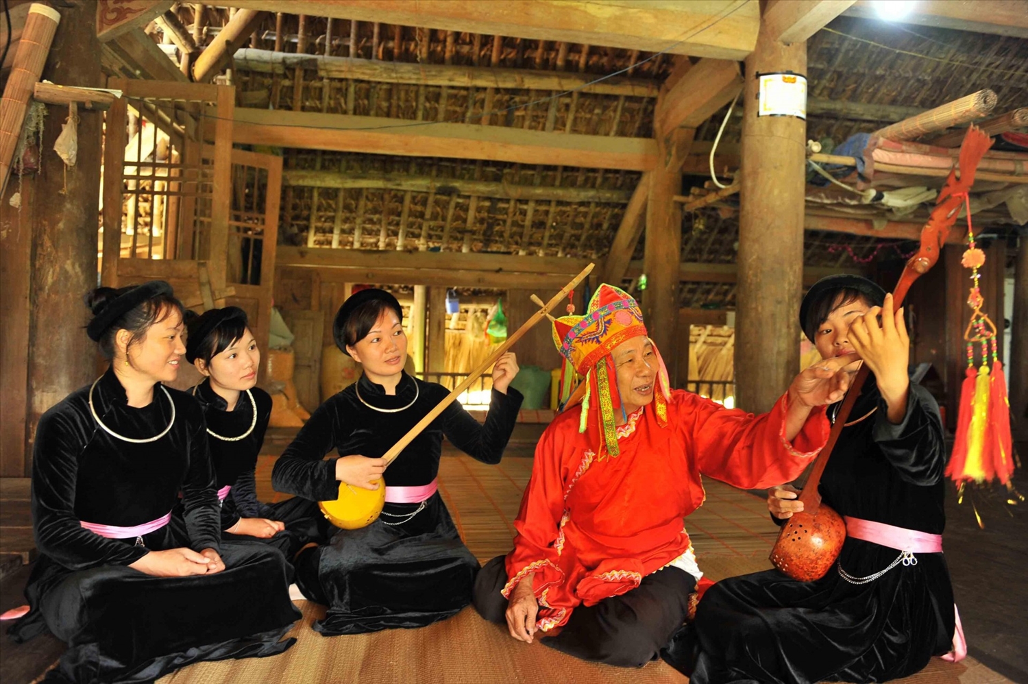 Thực hành Then của người Tày, Nùng, Thái được UNESCO công nhận là Di sản văn hóa phi vật thể của nhân loại năm 2019.