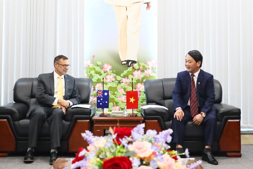 Bộ trưởng, Chủ nhiệm UBDT Hầu A Lềnh tiếp ngài Andrew Goledzinowski, Đại sứ Úc tại Việt Nam ngày 10/10/2022.
