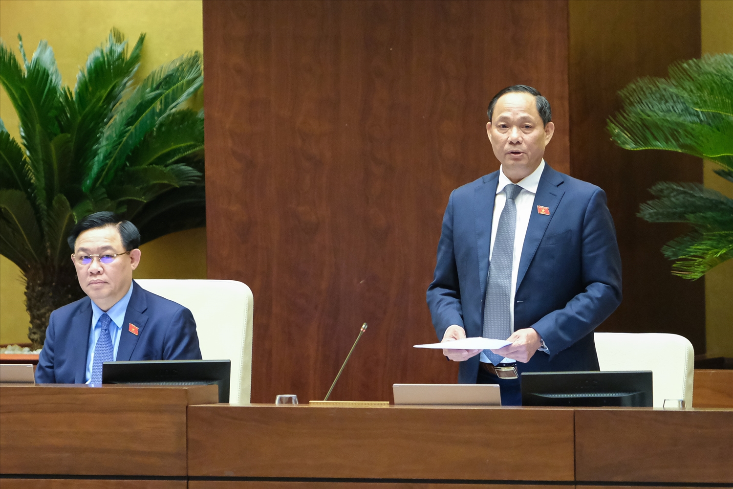 Phó Chủ tịch Quốc hội Trần Quang Phương điều hành phiên họp