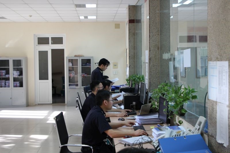Công chức Chi cục HQCK cảng Nghi Sơn làm công tác nghiệp vụ