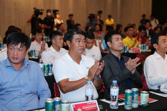 Lễ ra mắt SPL-S4 có sự hiện diện của Chủ tịch CLB TP. Hồ Chí Minh Nguyễn Hữu Thắng và HLV trưởng Trần Minh Chiến. Ảnh: DŨNG PHƯƠNG
