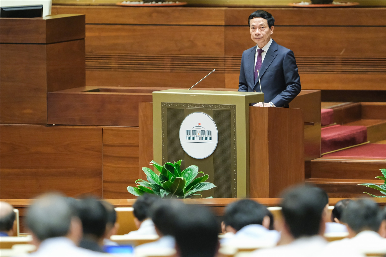 Bộ trưởng Bộ Thông tin và Truyền thông Nguyễn Mạnh Hùng trình bày Tờ trình