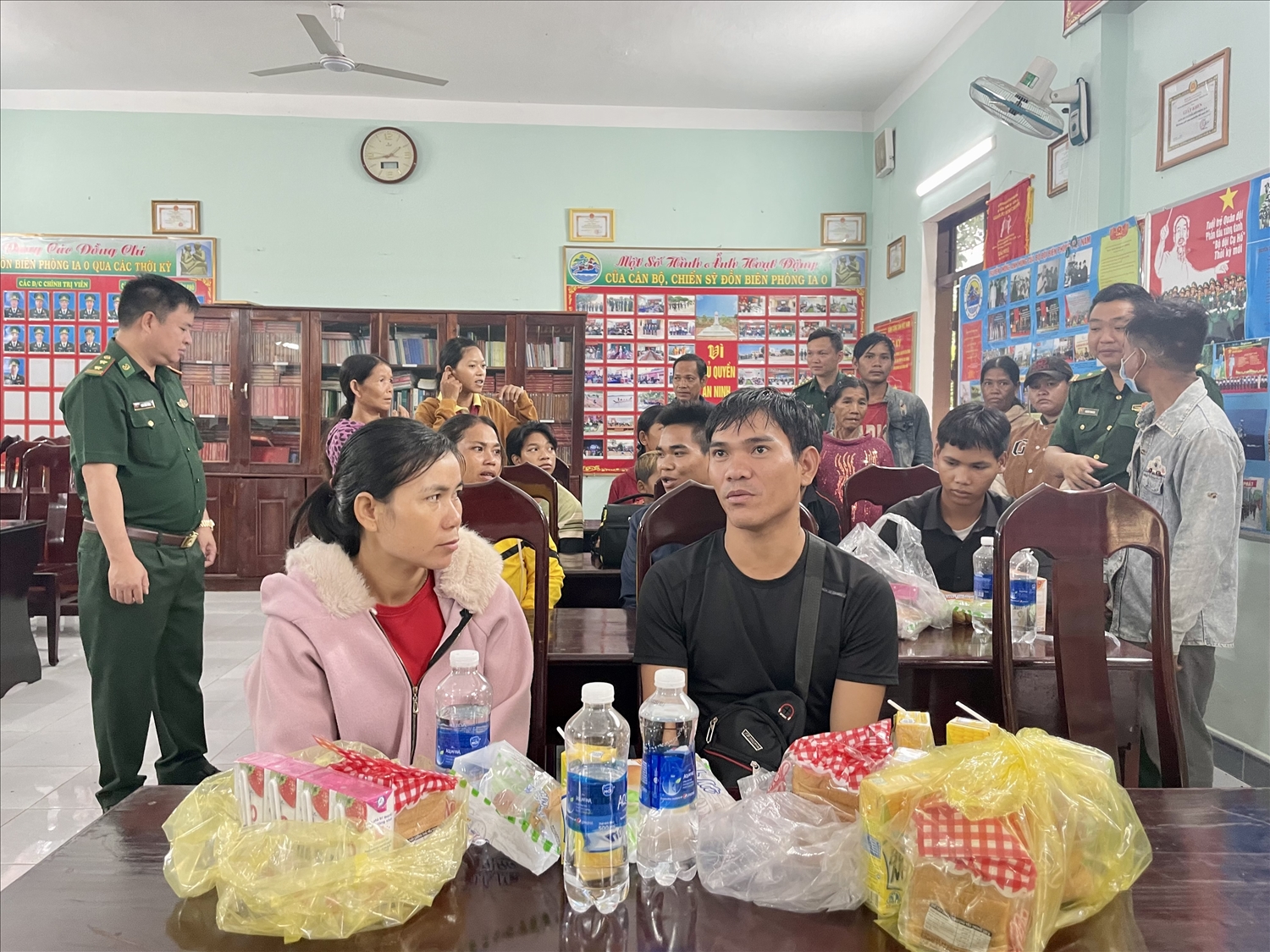 5 nạn nhân làng Kloong, xã Ia O, huyện Ia Grai, Gia Laitrong vụ lừa 7 người qua Campuchia được Bộ đội Biên phòng tỉnh Gai Lai đưa về địa phương an toàn