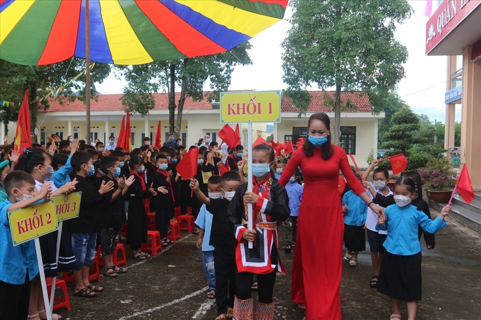 Học sinh các trường ở huyện Bình Liêu mặc trang phục truyền thống trong ngày khai giảng, thư hai đầu tuần…