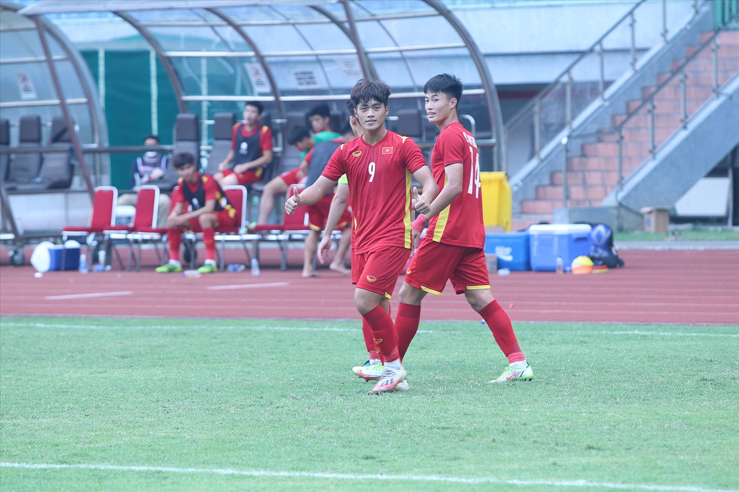 Quốc Việt (số 9) ghi bàn gỡ hòa 1-1 cho U19 Việt Nam
