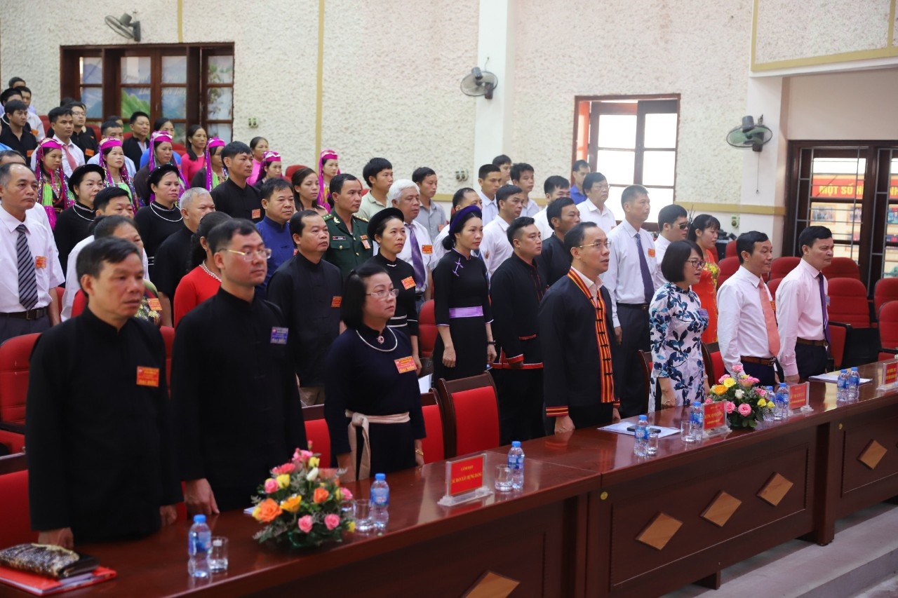 Cán bộ, công chức, viên chức huyện Bình Liêu đồng loạt mặc trang phục truyền thống trong các Hội nghị, chương trình, hoạt động