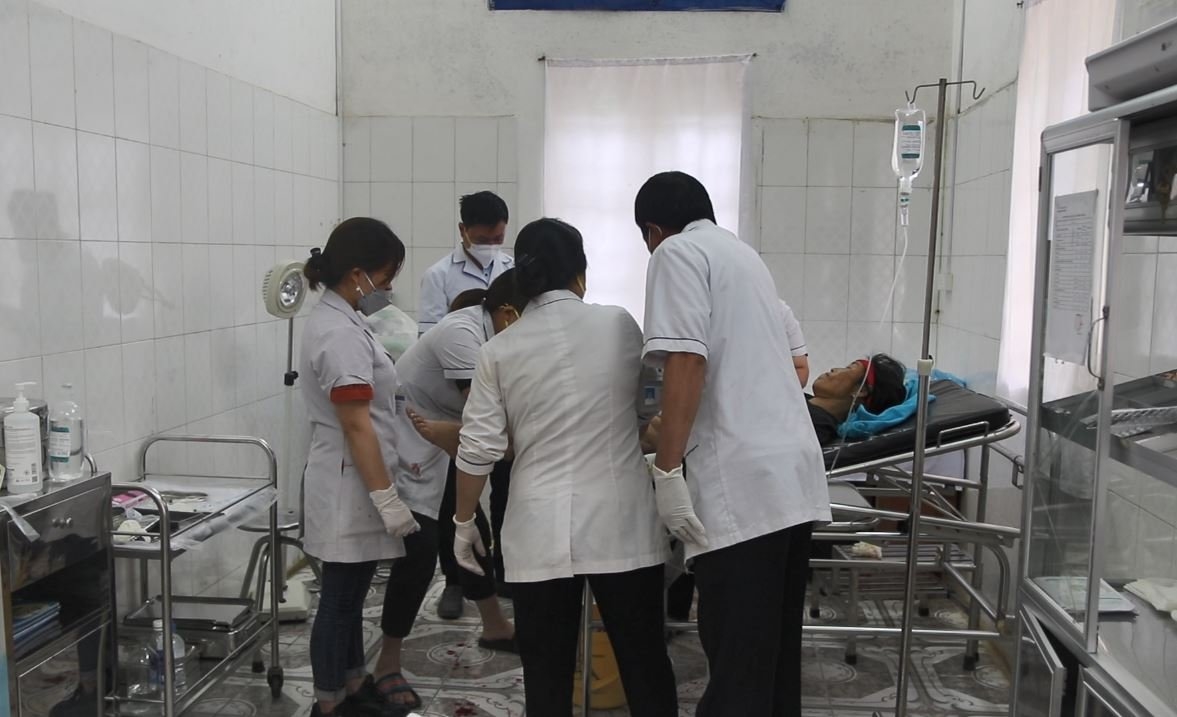 Phòng khám Đa khoa khu vực Sín Chéng cấp cứu sản phụ bị tai biến do sinh con tại nhà