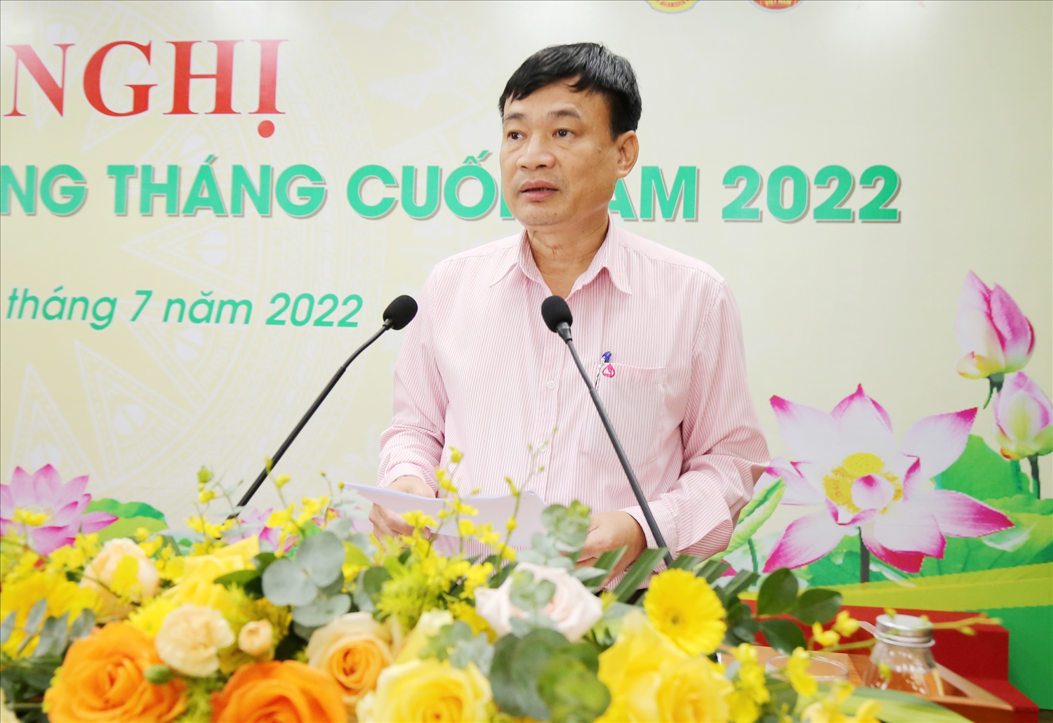 Phó Tổng Giám đốc Bùi Quang Vinh báo cáo kết quả hoạt động NHCSXH 6 tháng đầu năm 2022, phương hướng nhiệm vụ những tháng cuối năm 2022