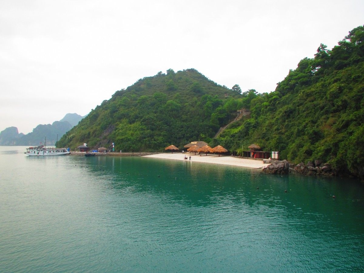 Đảo Soi Sim là một trong những điểm đến hấp dẫn du khách trong lịch trình tham quan Vịnh Hạ Long