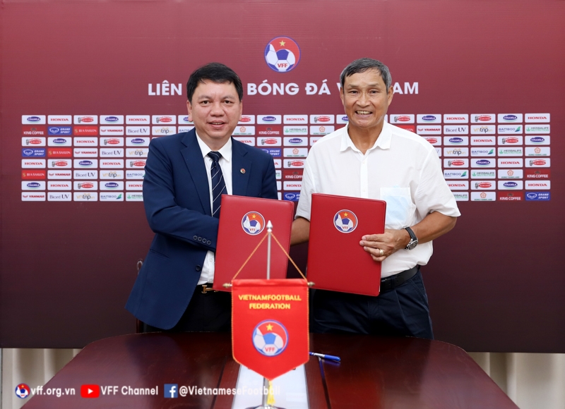 HLV Mai Đức Chung tiếp tục gắn bó với đội tuyển nữ Việt Nam (Ảnh:VFF)