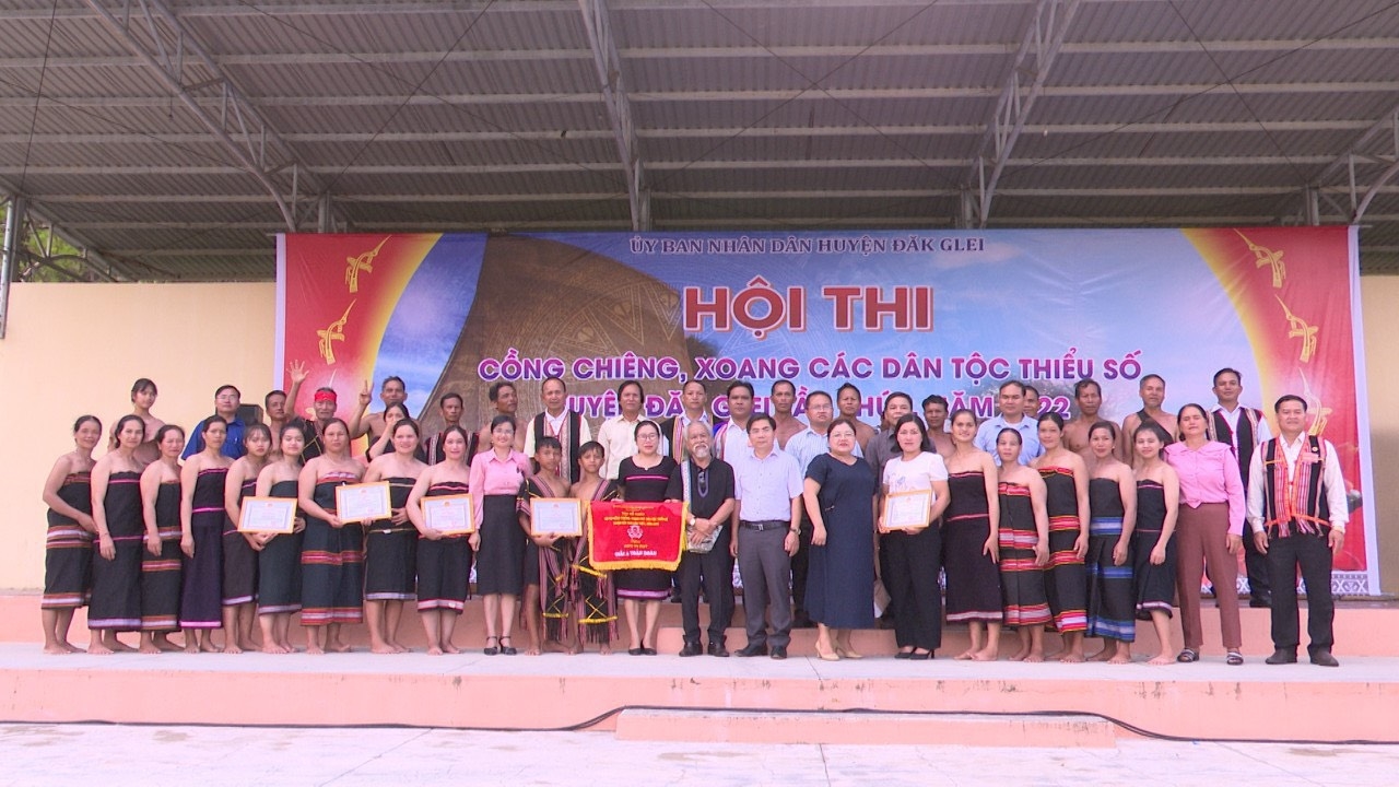 Đoàn nghệ nhân xã Đăk Kroong tham dự Hội thi cồng chiêng, xoang các DTTS huyện Đăk Glei lần thứ I năm 2022