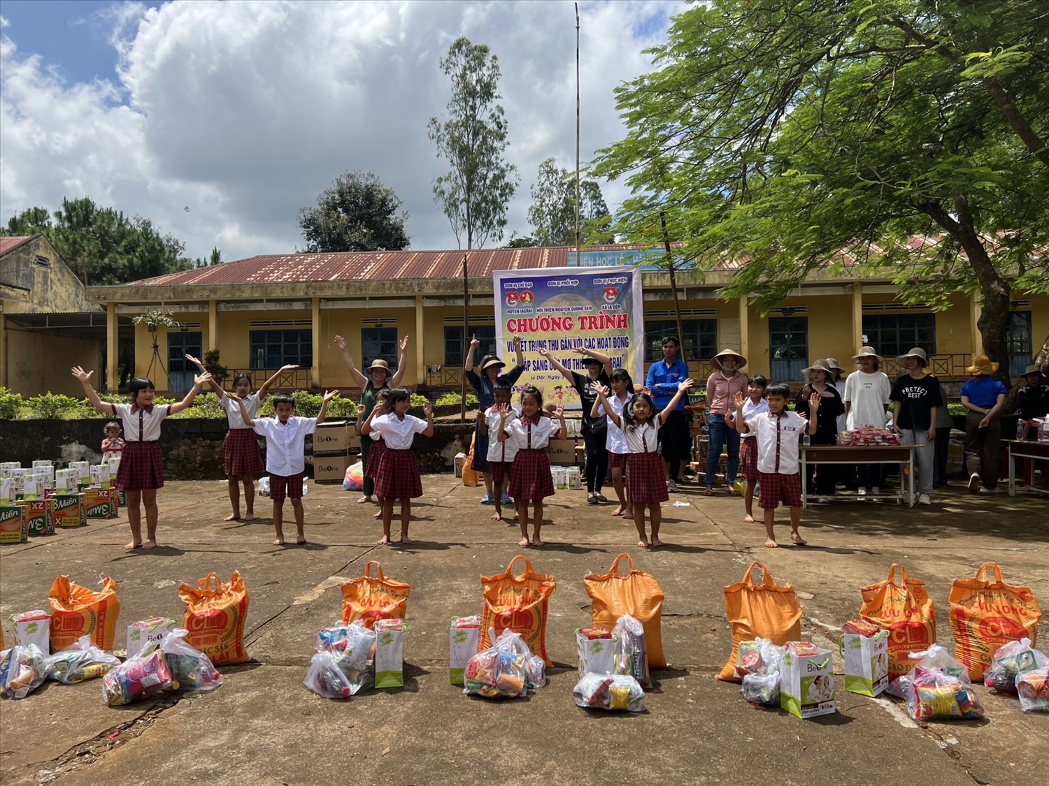 Trẻ em xã Ia Der, huyện Ia Grai hoan ca chào đón Tết Trung thu 2022