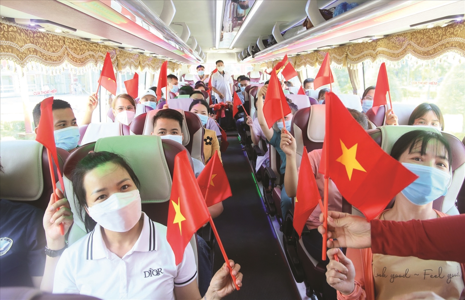 Đoàn y bác sĩ Bệnh viện Đa khoa Trung ương Quảng Nam vào TP. Hồ Chí Minh hỗ trợ chống dịch. Ảnh: NGUYỄN ĐÌNH HÙNG