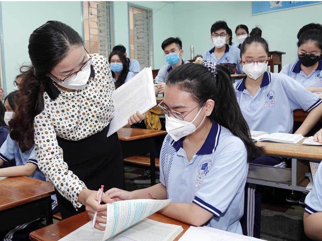 TP Hồ Chí Minh cho học sinh từ khối lớp 7 đến 12 học trực tiếp từ ngày 4/1/2022. Ảnh minh họa