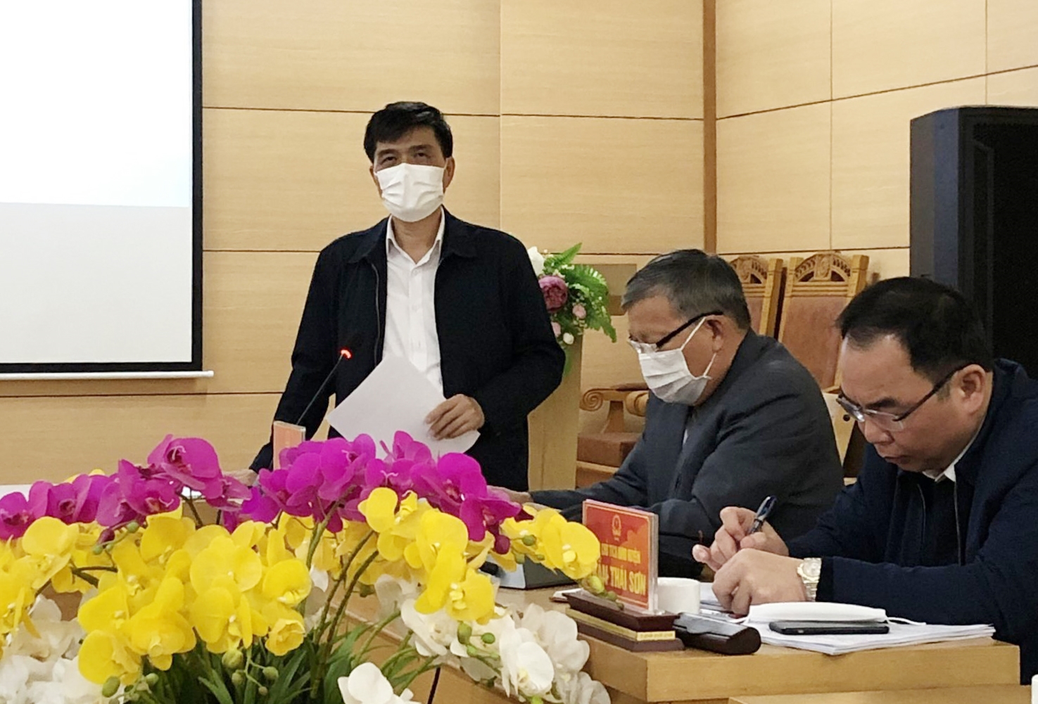 Bí thư Huyện ủy huyện Tam Đảo Lưu Đức Long phát biểu tại Hội thảo