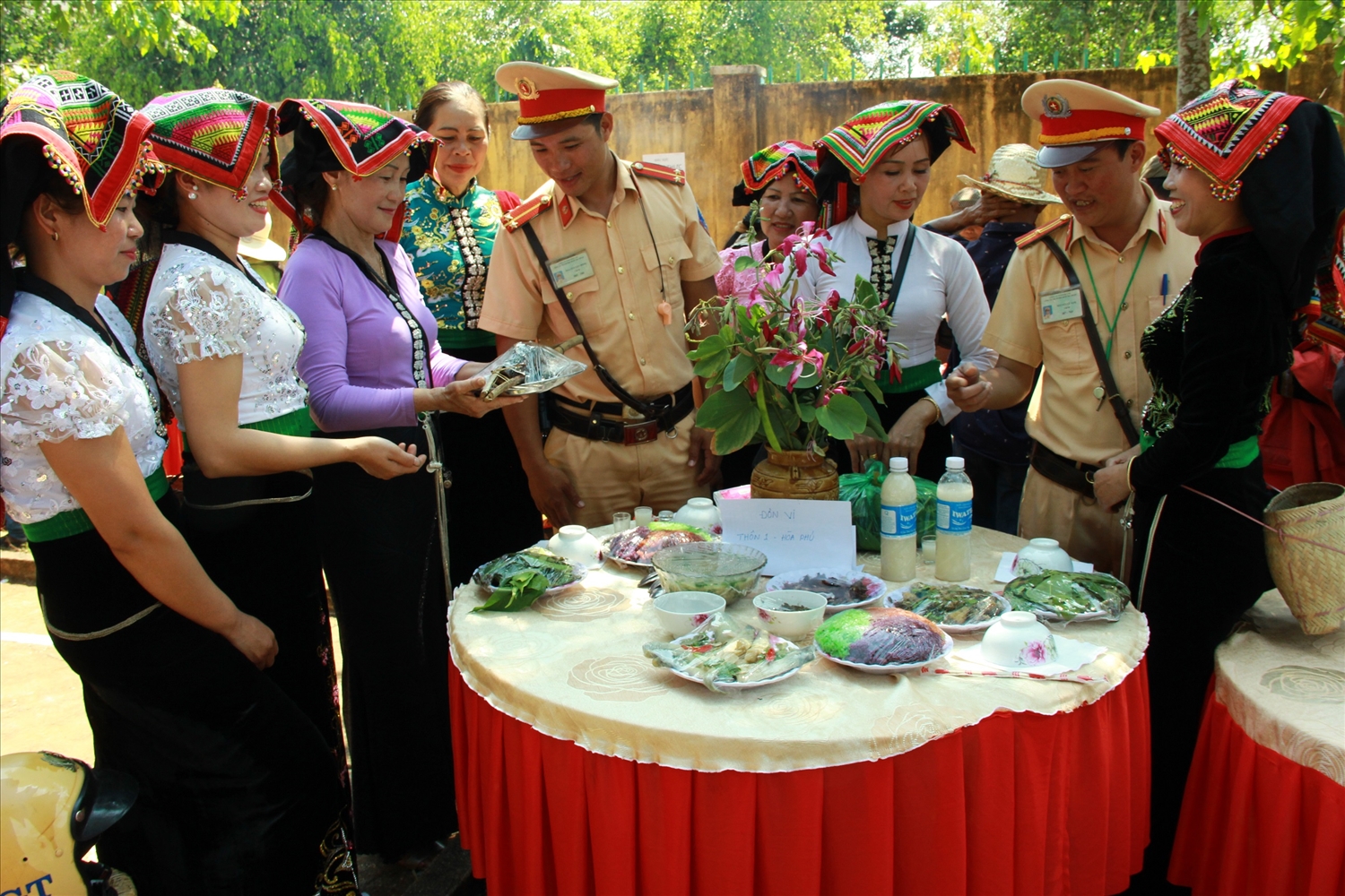 Mâm cơm các món truyền thống của người Thái