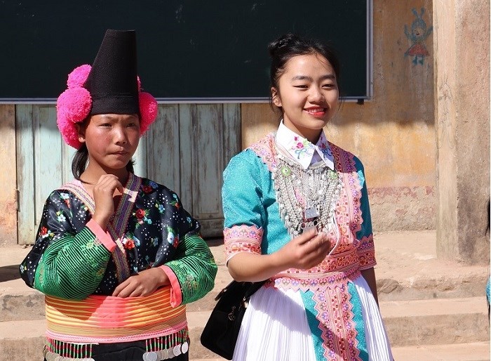Trong những ngày đón Tết, người Mông sẽ cùng nhau chơi Tết và khoác lên mình những bộ váy, áo đẹp nhất (Ảnh danviet.vn)