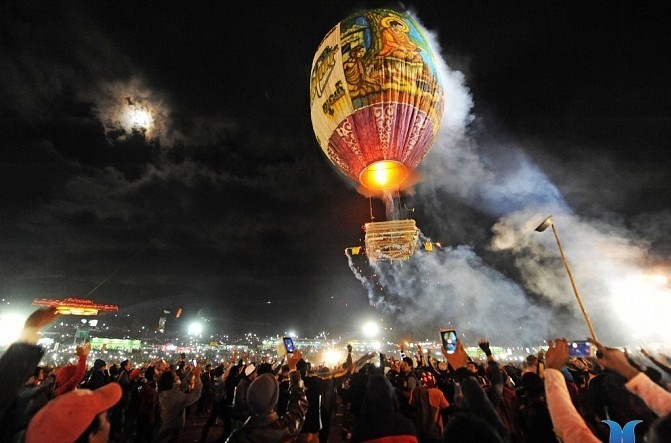 Thả khinh khí cầu trong Lễ hội Thadingyut của người dân Myanmar 7