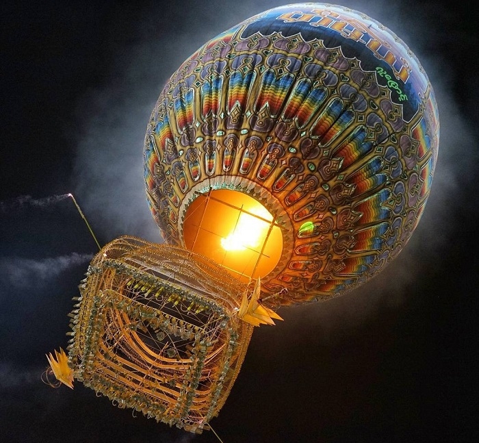Một quả khinh khí cầu được thiết kế rất cầu kỳ của người dân Myanmar