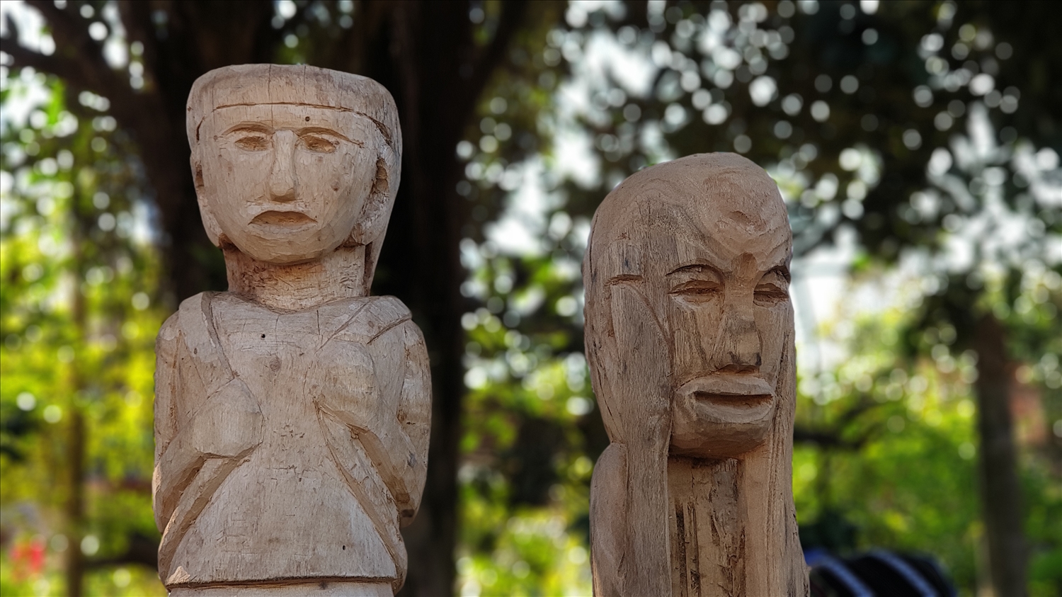 Bằng sự khéo léo, tỉ mỉ và óc sáng tạo, các nghệ nhân đã tạo ra những bức tượng gỗ có hồn 