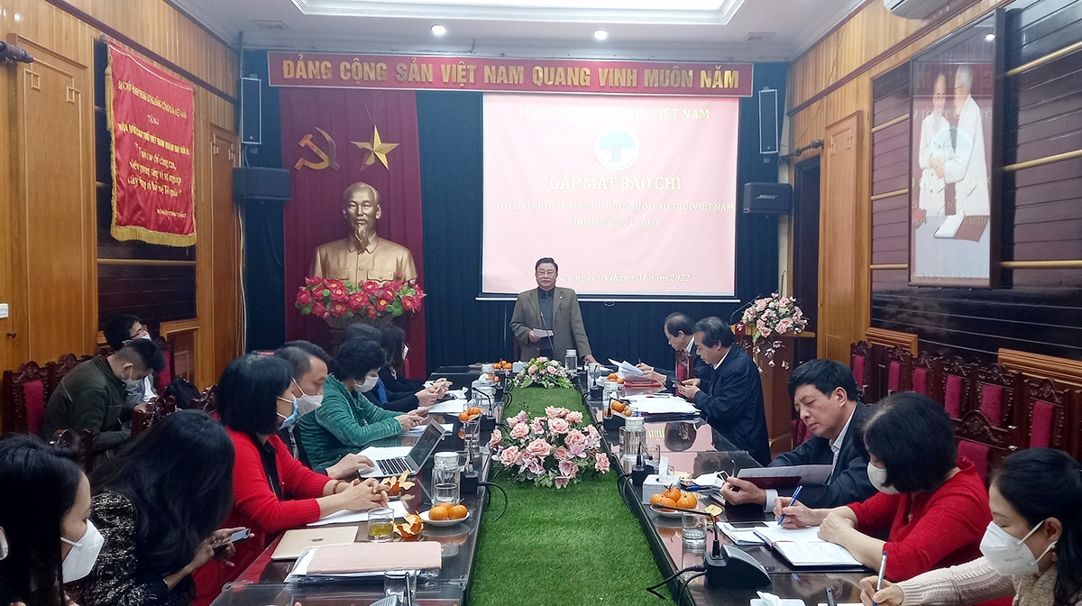 Ông Ngô Trọng Vịnh - Phó Chủ tịch Thường trực Trung ương Hội NCT Việt Nam phát biểu tại buổi Gặp mặt