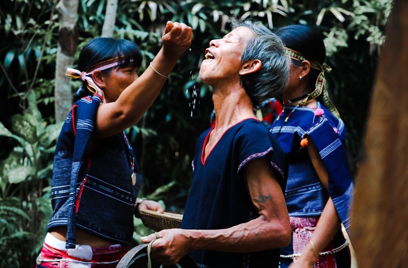  Tết mừng lúa mới của các tộc người Na sinh sống trên địa bàn tỉnh Gia Lai đã có từ lâu đời và được gìn giữ, phát huy cho tới ngày hôm nay. Đây là bản sắc văn hóa độc đáo và cũng là một trong những lễ hội lớn hàng năm của các tộc người này với mong ước mang lại cuộc sống ấm no cho cộng đồng ở các buôn làng có truyền thống sản xuất trên nương rẫy