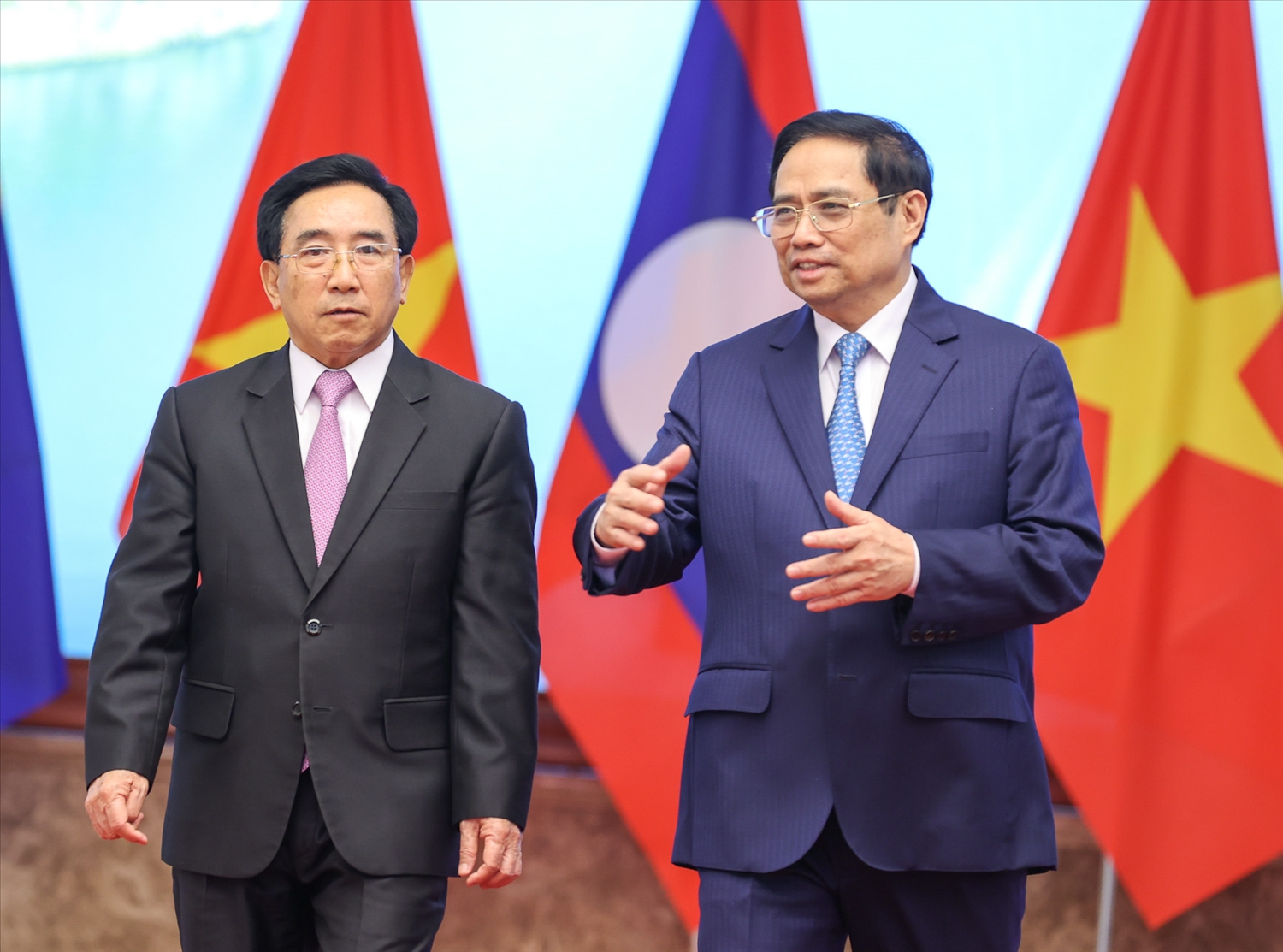 Thủ tướng Phạm Minh Chính và Thủ tướng Chính phủ Lào Phankham Viphavanh. Ảnh: VGP/Nhật Bắc