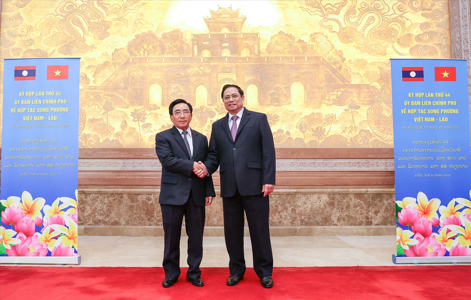 Thủ tướng Phạm Minh Chính và Thủ tướng Lào Phankham Viphavanh đồng chủ trì Kỳ họp lần thứ 44 Ủy ban liên Chính phủ về hợp tác song phương Việt Nam-Lào. Ảnh: VGP/Nhật Bắc