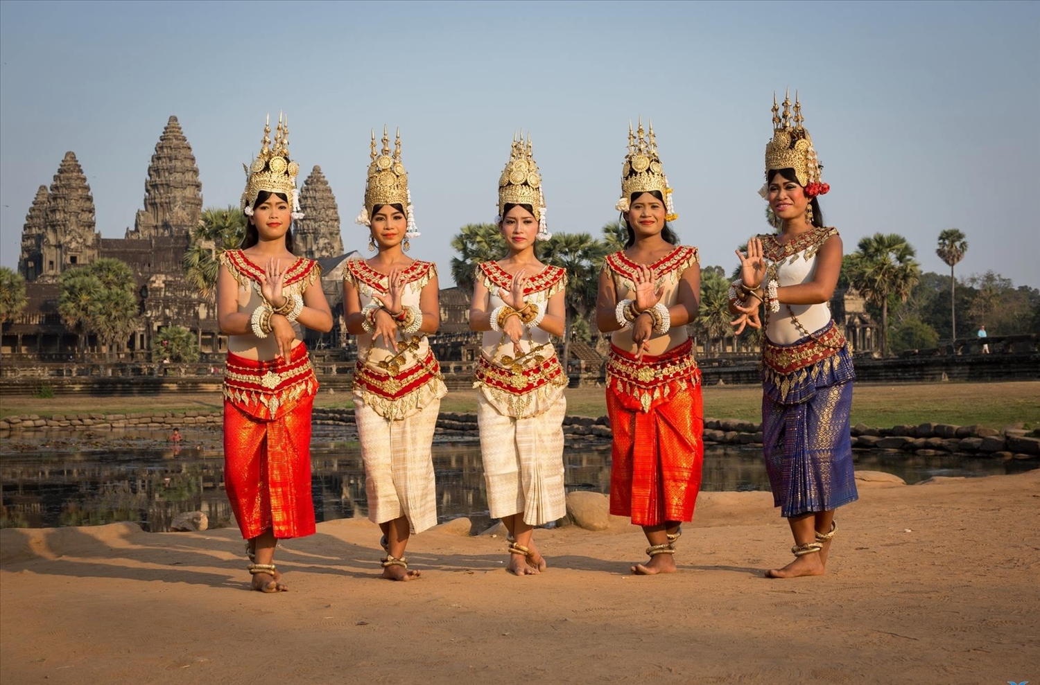 Các cô gái Campuchia với điệu múa truyền thống (Ảnh minh họa)