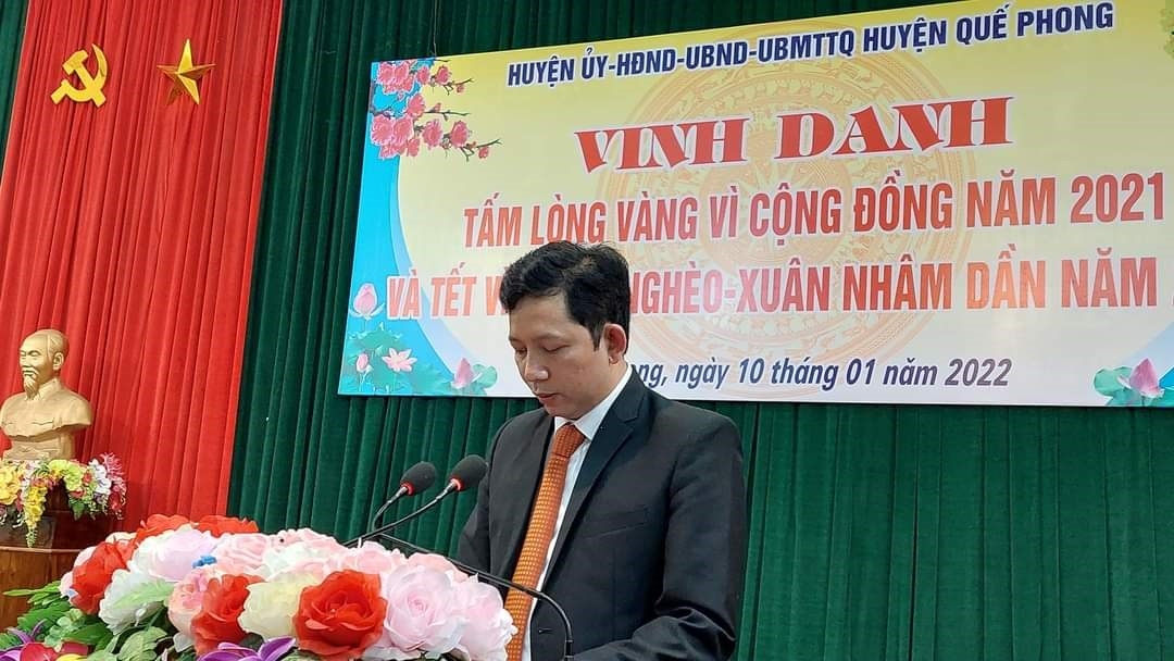 Phó Bí thư, Chủ tịch UBND huyện Quế Phong Dương Hoàng Vũ phát biểu tại Chương trình