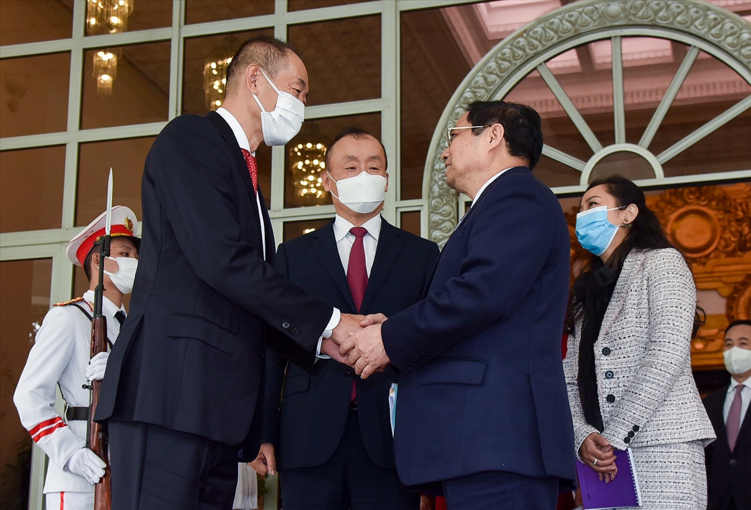 Thủ tướng Phạm Minh Chính cảm ơn WHO và cá nhân ông Takeshi Kasai đã hỗ trợ Việt Nam trong ứng phó với đại dịch COVID-19 - Ảnh: VGP/Nhật Bắc
