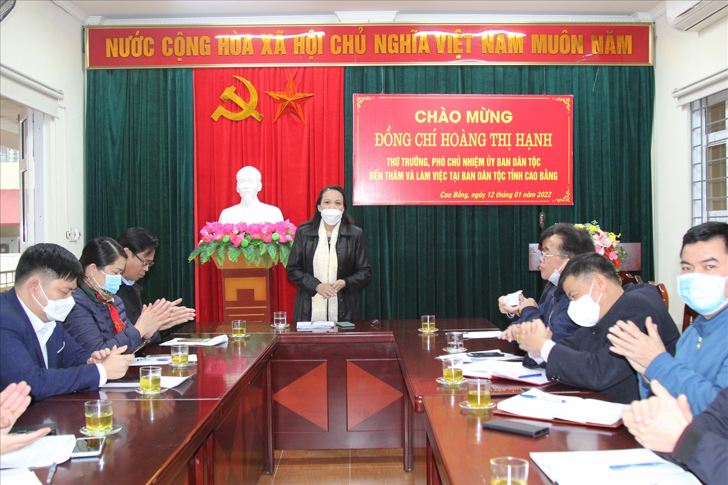 Thứ trưởng, Phó Chủ nhiệm Hoàng Thị Hạnh thăm và làm việc với Ban Dân tộc tỉnh Cao Bằng