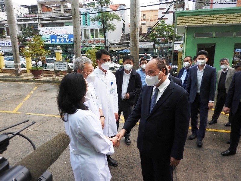 Chủ tịch nước thăm hỏi, động viên đội ngũ y, bác sĩ Bệnh viện Đà Nẵng.