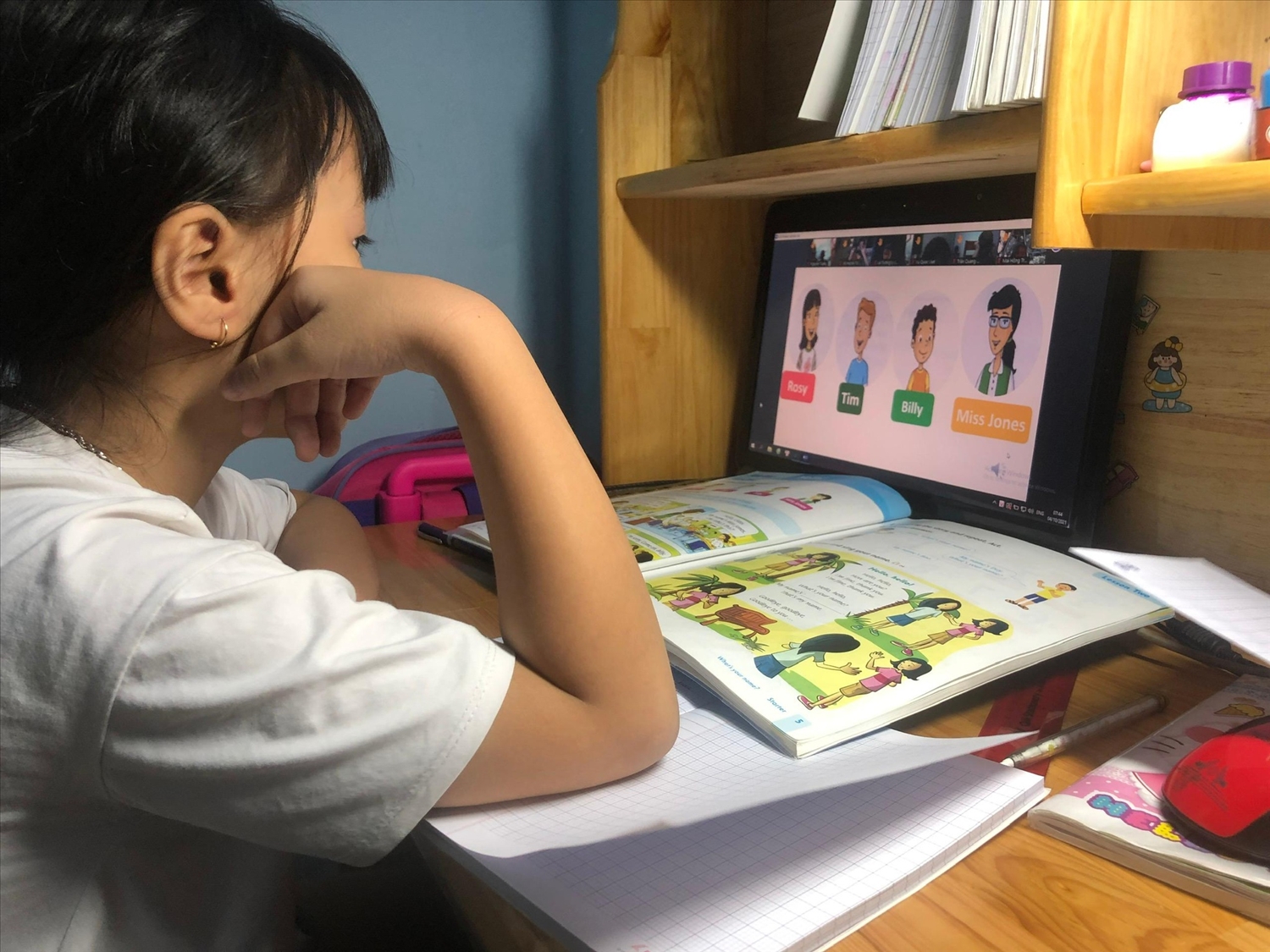 Học sinh bậc tiểu học tại TP. Hồ Chí Minh hiện vẫn đang học trực tuyến