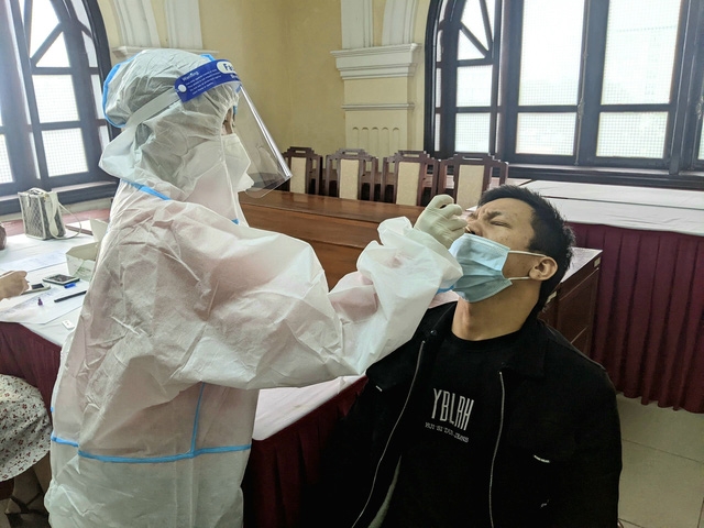 Thừa Thiên Huế quy định cụ thể quy trình xét nghiệm, cách ly y tế với người dân về quê đón Tết.