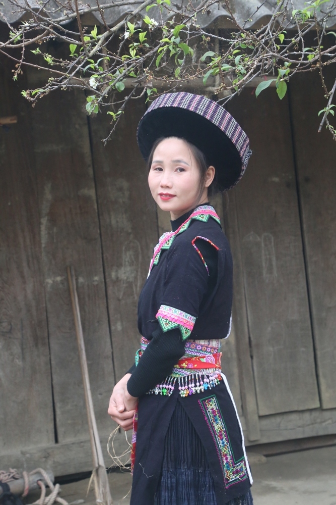 Độc đáo trang phục của người Mông xanh