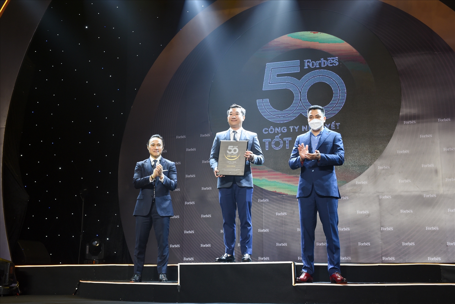 Vinamilk được Forbes Việt Nam ghi nhận đặc biệt với 9 năm liền góp mặt trong danh sách 50 Công ty niêm yết tốt nhất Việt Nam