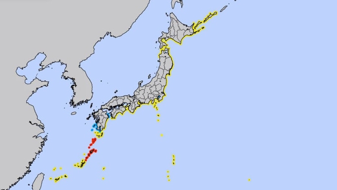 Cảnh báo sóng thần (màu đỏ) được ban hành cho các khu vực xung quanh đảo Amami phía Nam Nhật Bản và chuỗi đảo Tokara ở tỉnh Kagoshima. Khuyến cáo (màu vàng) được ban hành cho các khu vực ven biển. Ảnh: Cơ quan Khí tượng Nhật Bản