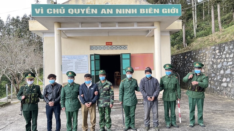 Lực lượng BĐBP tỉnh Lào Cai và Hà Giang bắt giữ 3 đối tượng mua bán người