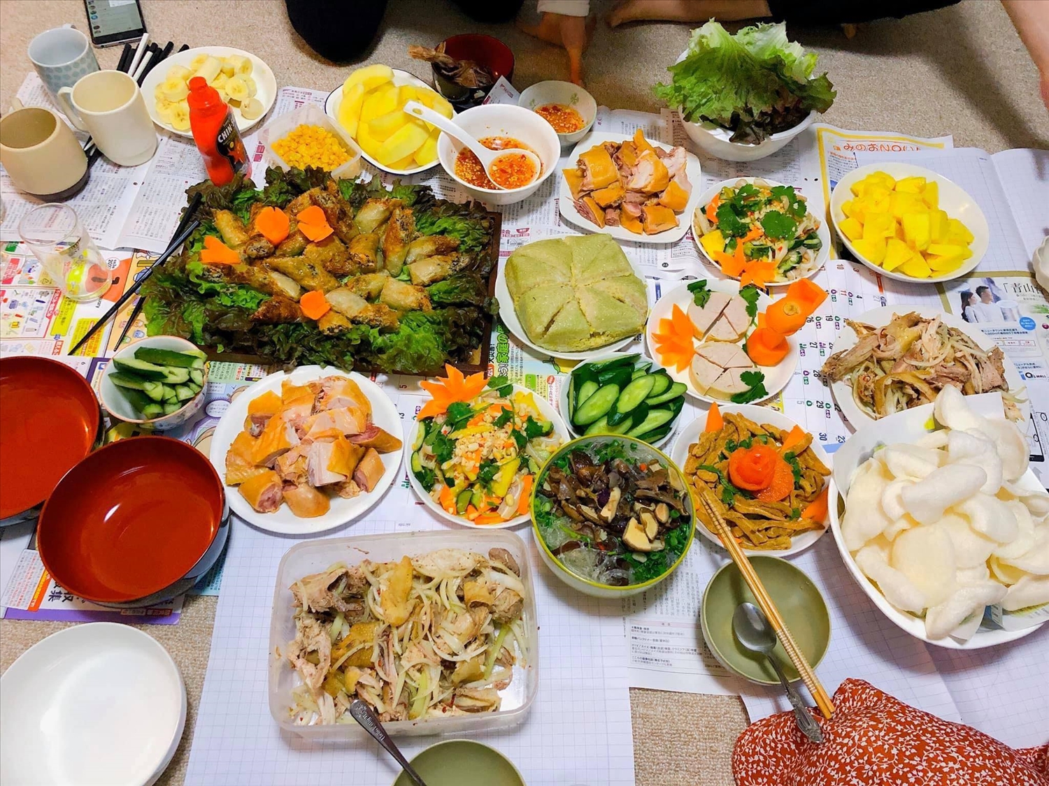 Bữa cơm Việt Nam của Mai Linh và các đồng hương tại Nhật Bản