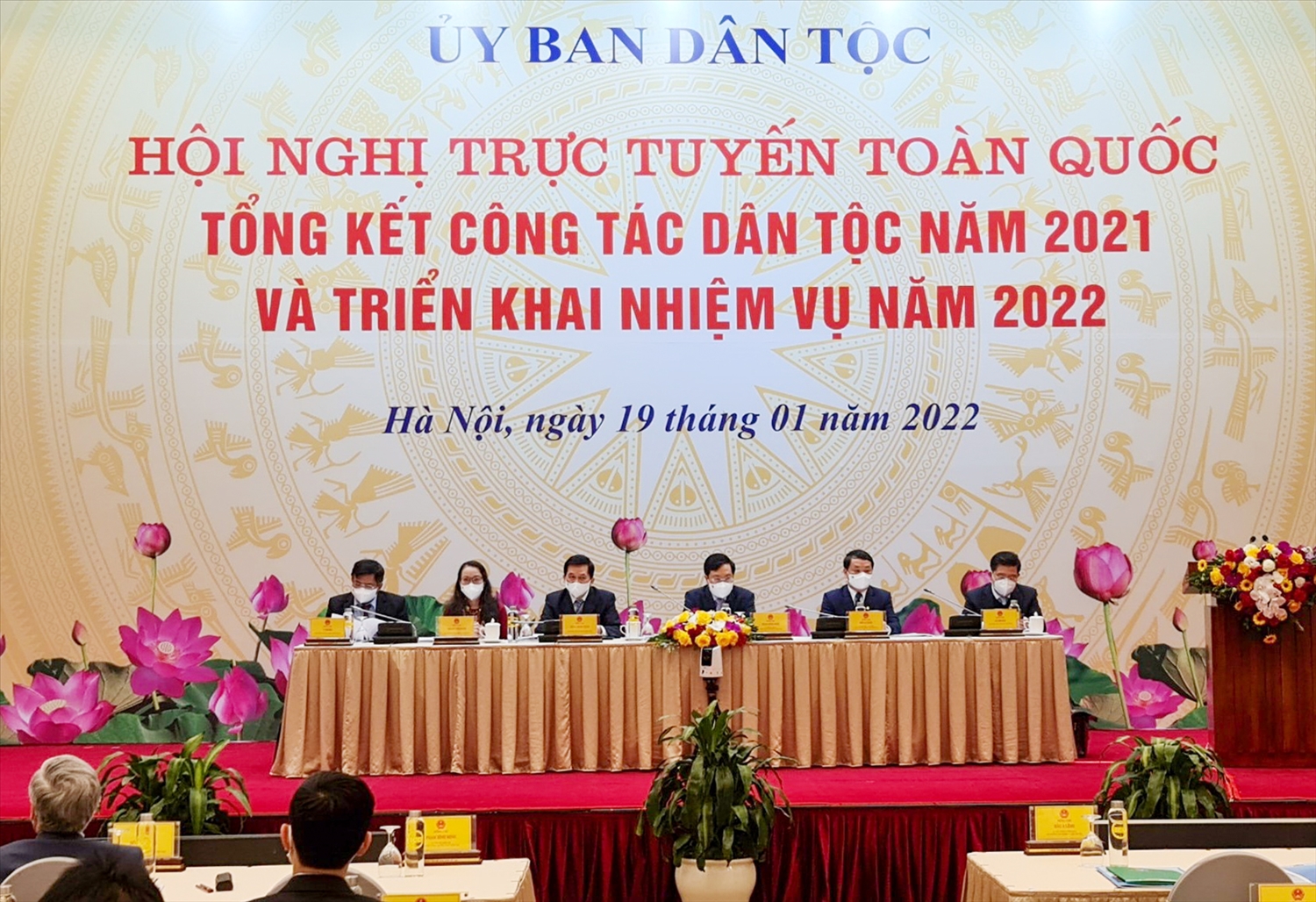 Ủy viên Bộ Chính trị, Phó Thủ tướng Thường trực Chính phủ Phạm Bình Minh và các đồng chí Lãnh đạo UBDT chủ trì Hội nghị