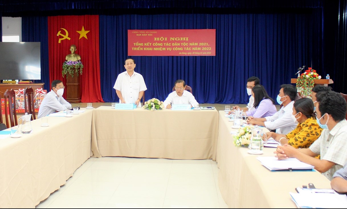 Phó Vụ trưởng Vụ Địa phương III Nguyễn Hoàng Hành phát biểu tại Hội nghị Tổng kết công tác dân tộc tỉnh An Giang năm 2021