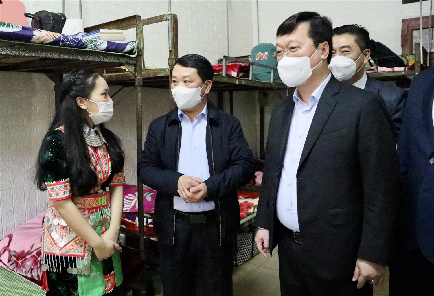 Bộ trưởng, Chủ nhiệm Uỷ ban Dân tộc Hầu A Lềnh thăm khu nội trú của Trường THPT DTNT tỉnh Nghệ An