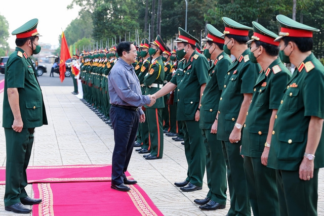 Thủ tướng Phạm Minh Chính thăm hỏi các cán bộ, chiến sĩ Bộ Tư lệnh Quân Khu 9