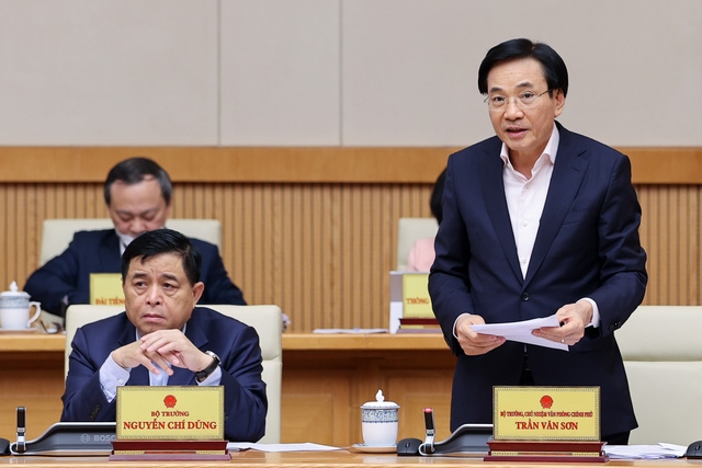 Bộ trưởng, Chủ nhiệm Văn phòng Chính phủ Trần Văn Sơn báo cáo chương trình phiên họp - Ảnh: VGP/Nhật Bắc